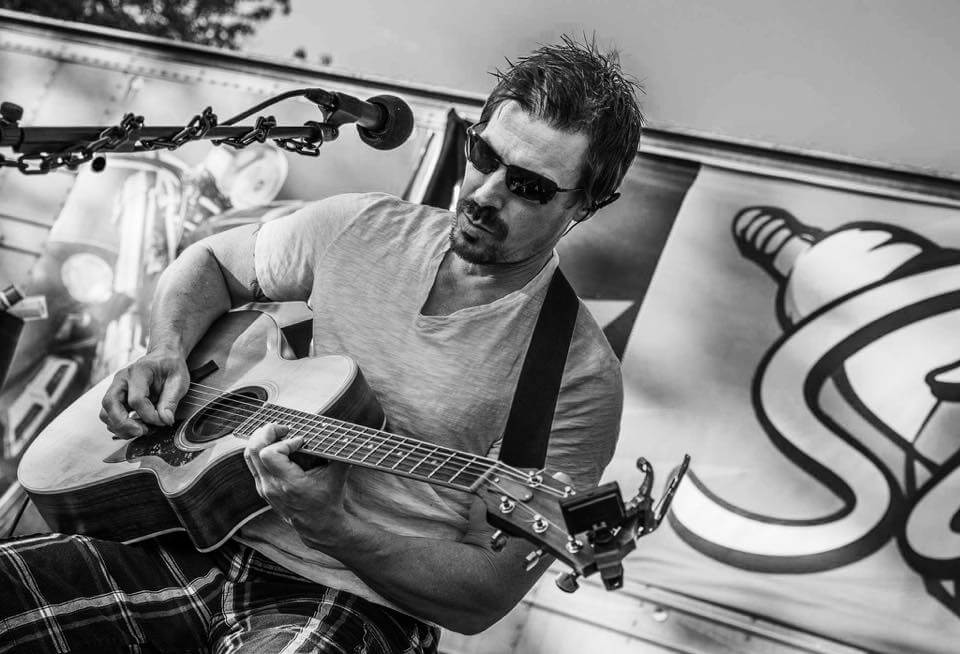 Eric Reitan performing at Rolling Forks Vineyards